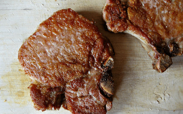 Juicy Skillet Fried Thick Cut Pork Chops A Musing Foodie