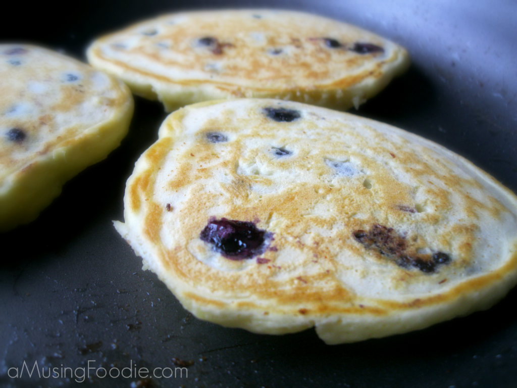 Easy Blueberry Pancakes how to make blueberry pancakes