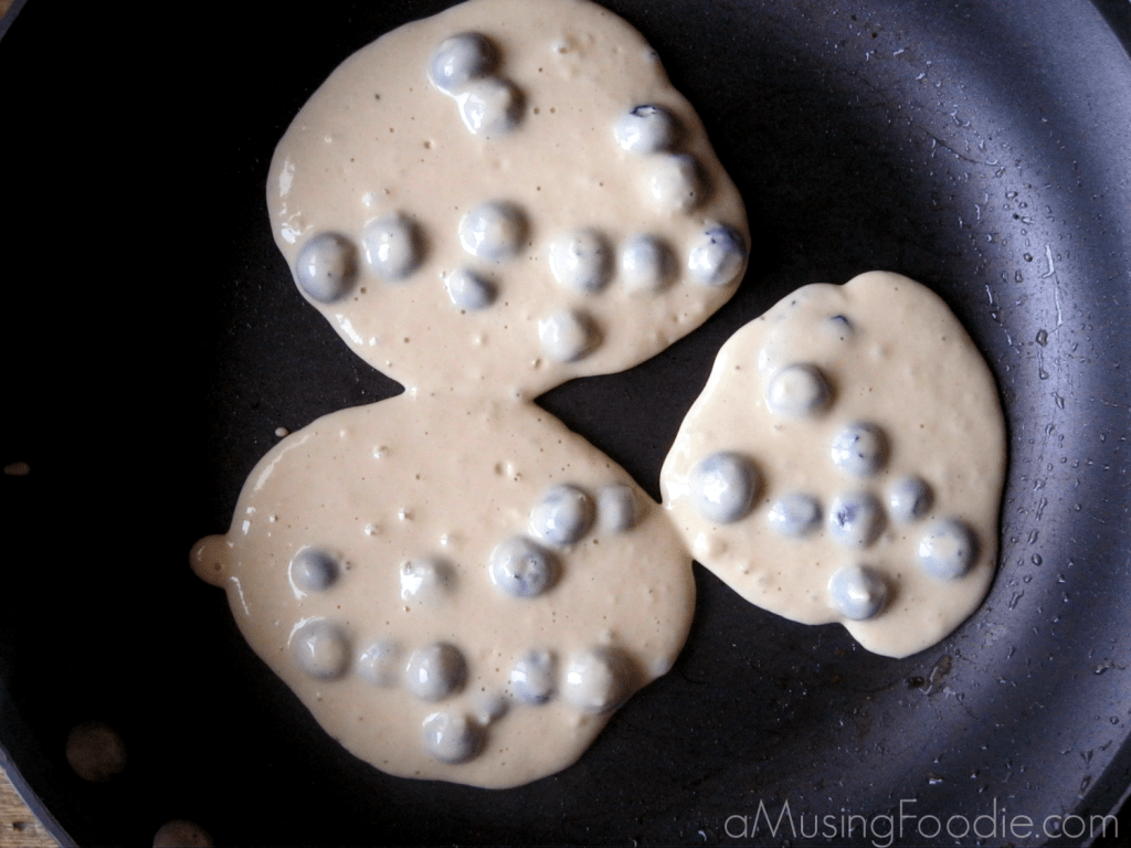 Easy Blueberry Pancakes how to make blueberry pancakes