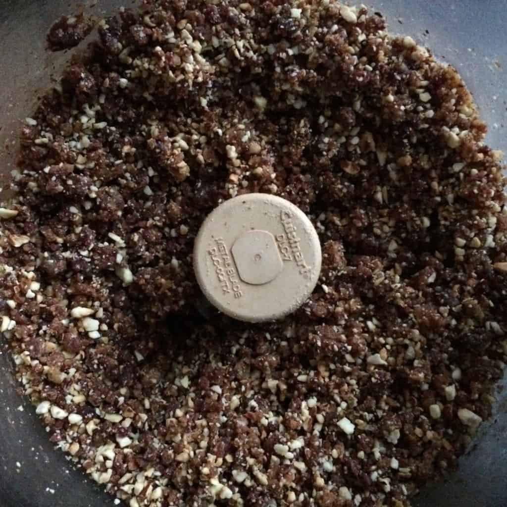 Homemade Snack Bars Recipe: it's Larabars meet Clif Bars!
