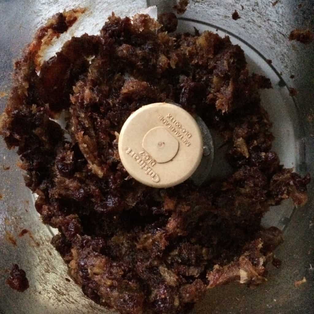 Homemade Snack Bars Recipe: it's Larabars meet Clif Bars!