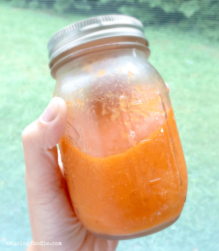 Easy Homemade Slow Cooker Tomato Sauce: use fresh tomatoes to make delicious and simple sauce at home!