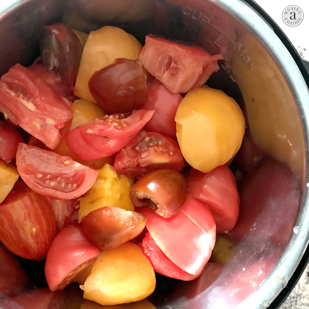 Make and store homemade tomato sauce a different, simpler and quicker way with your Instant Pot!
